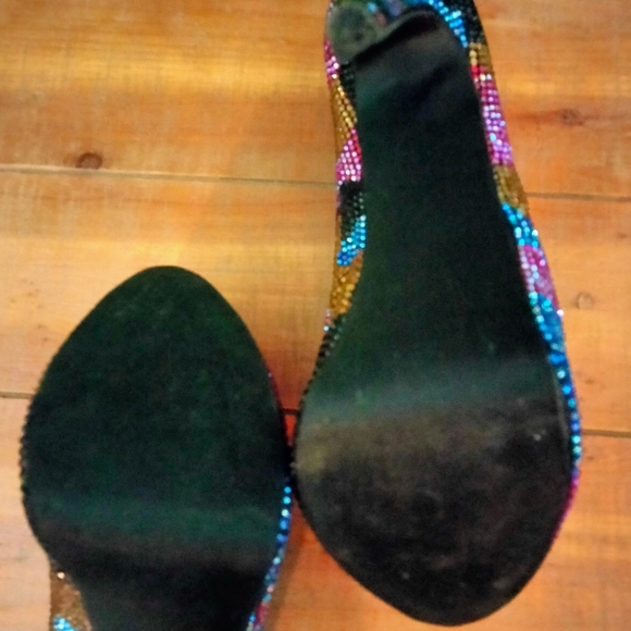 Heels - Picture 5 of 5